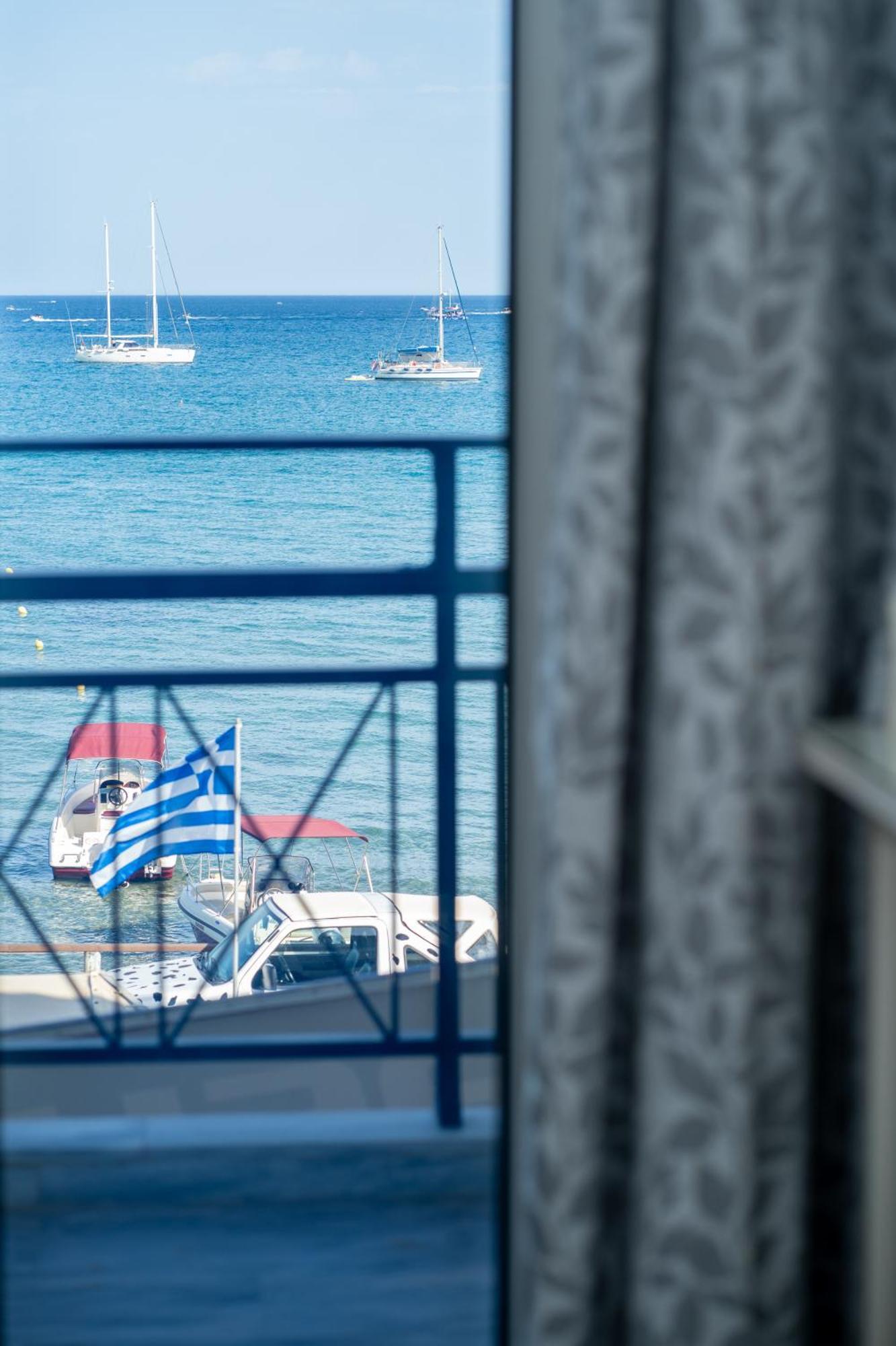 George Beachfront Apartments Lithakia  객실 사진