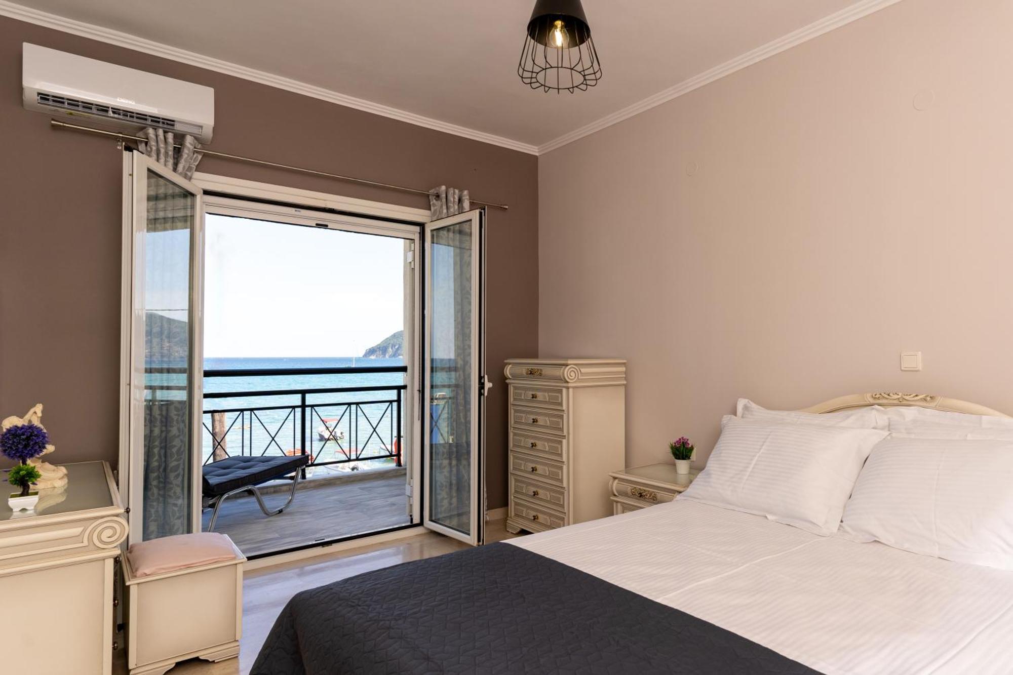 George Beachfront Apartments Lithakia  객실 사진