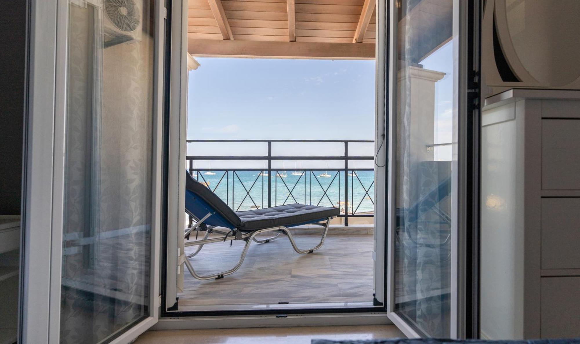 George Beachfront Apartments Lithakia  객실 사진