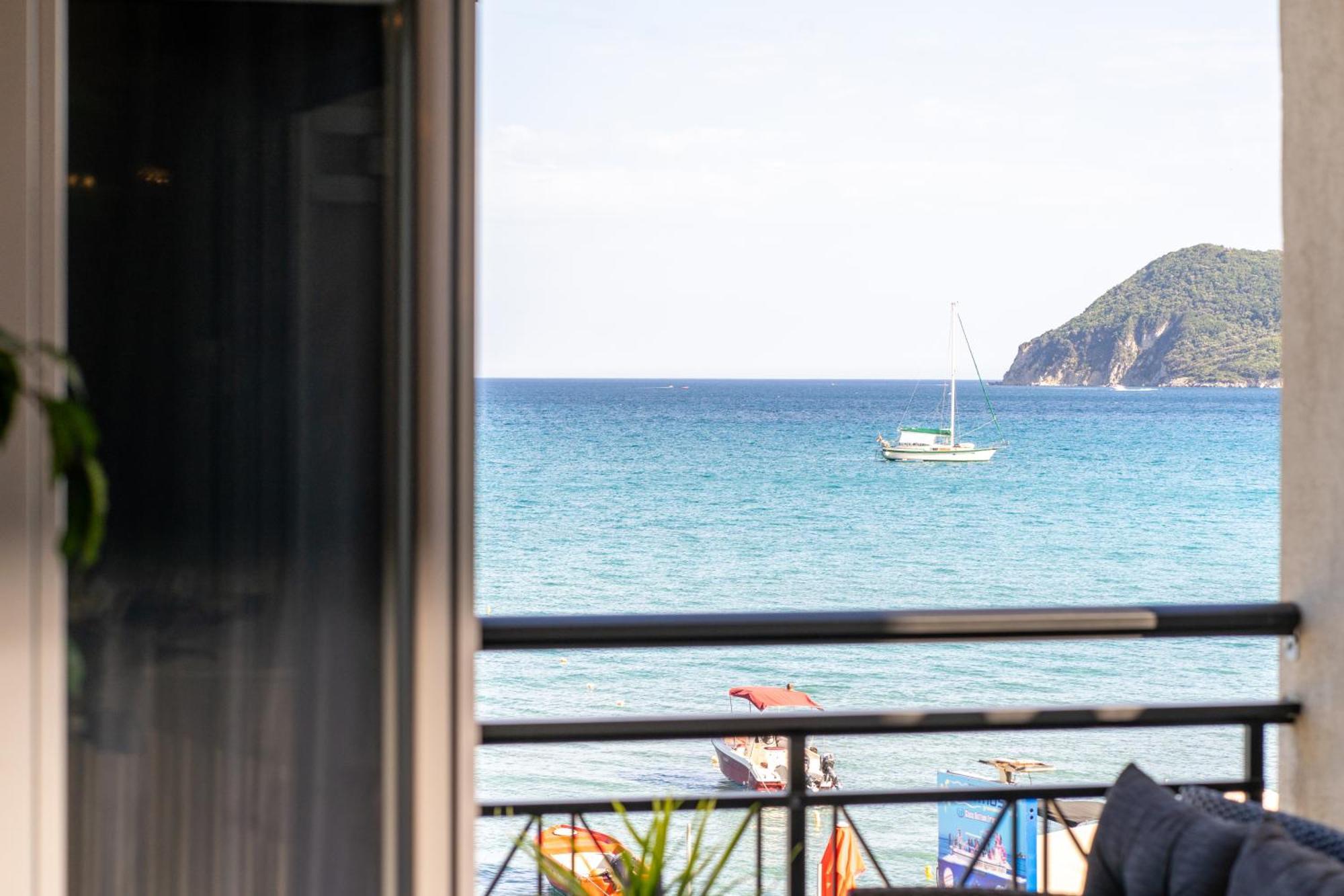 George Beachfront Apartments Lithakia  객실 사진