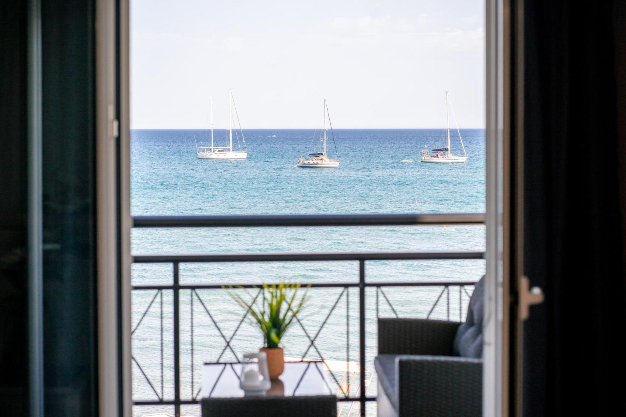 George Beachfront Apartments Lithakia  객실 사진