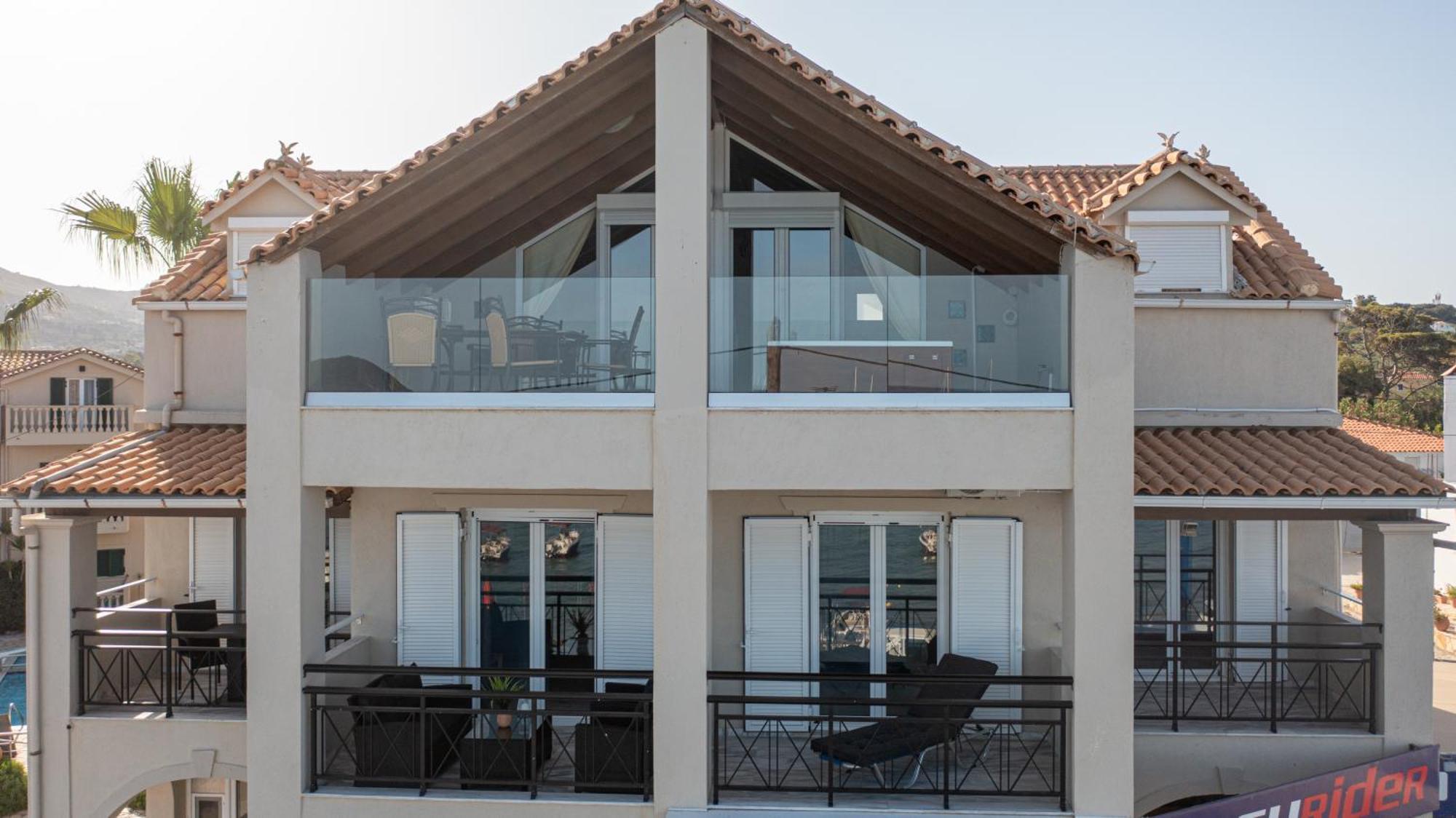 George Beachfront Apartments Lithakia  객실 사진