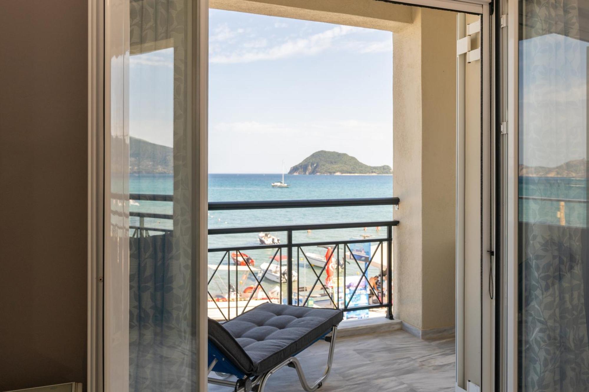 George Beachfront Apartments Lithakia  객실 사진