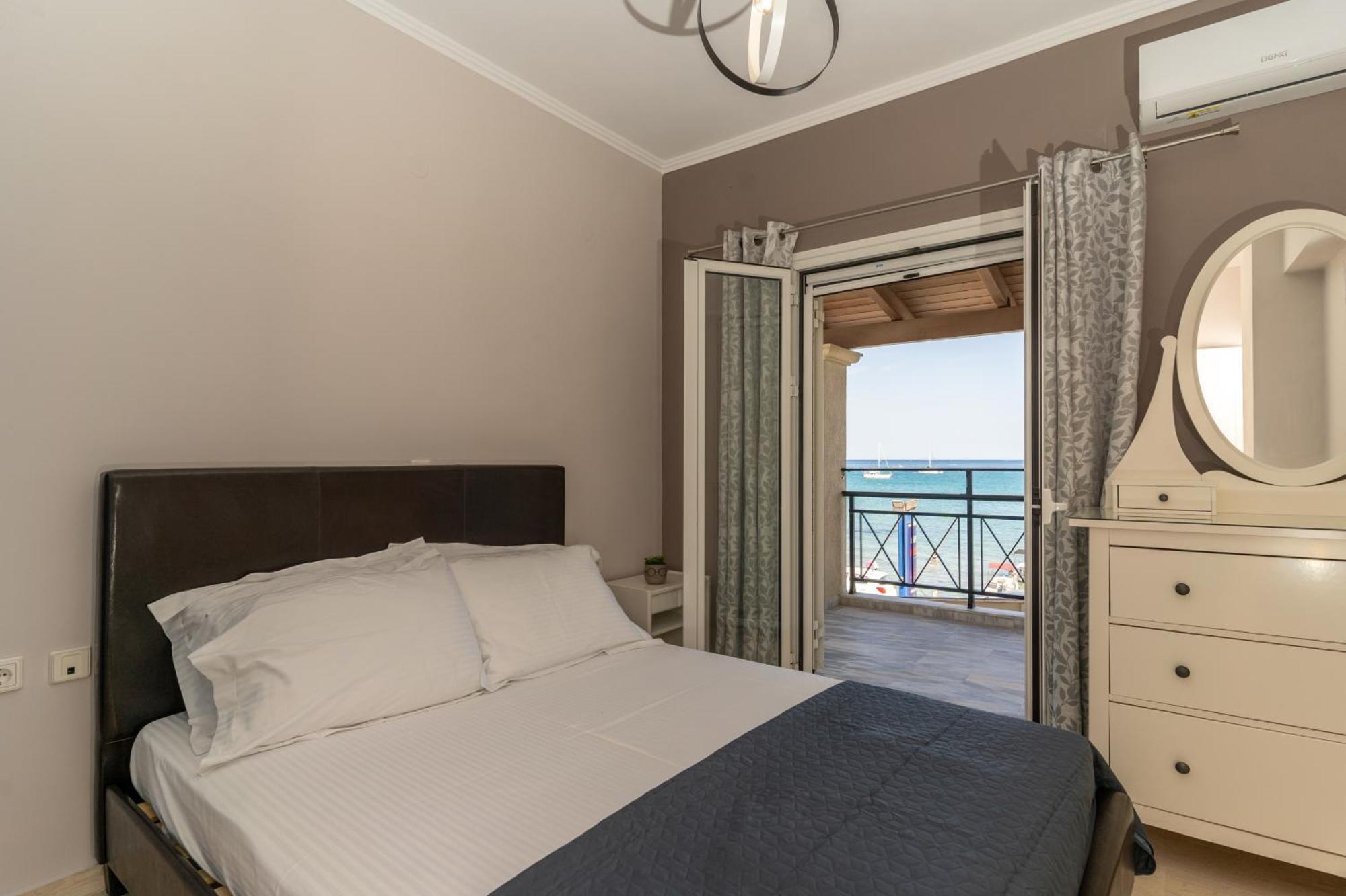 George Beachfront Apartments Lithakia  외부 사진