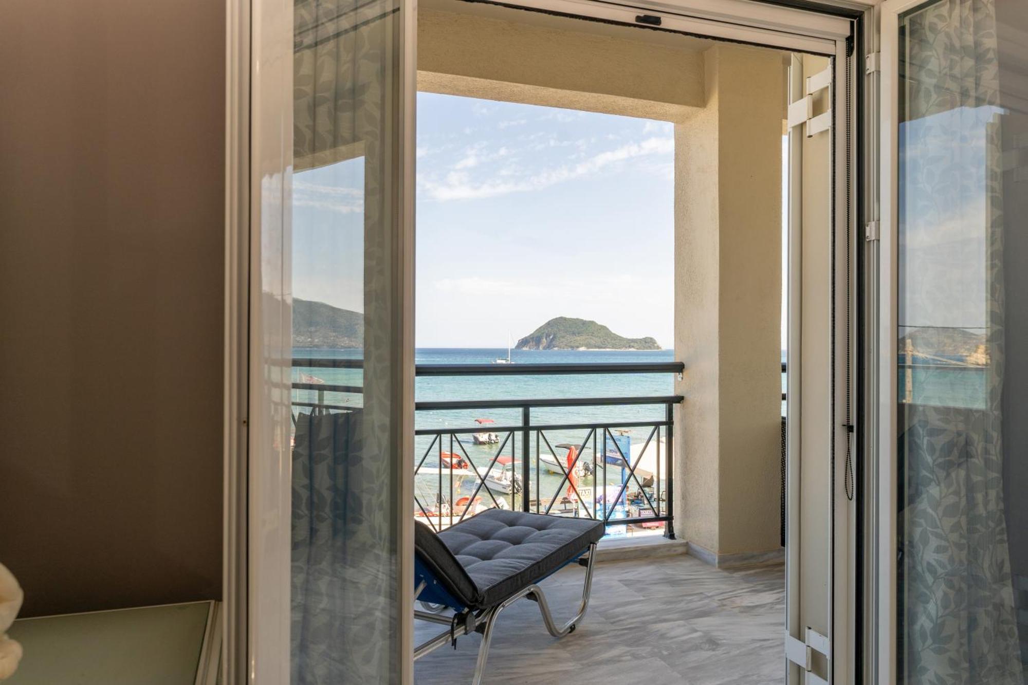 George Beachfront Apartments Lithakia  객실 사진
